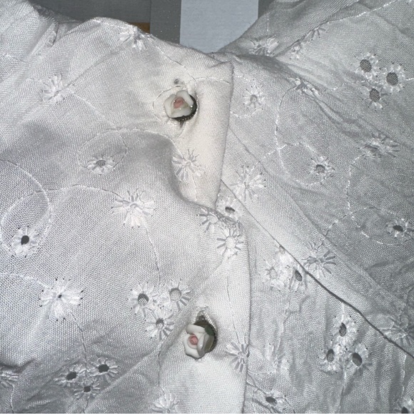 Mika Vero - Made in Italy - Jrs. Eyelet Blouse - 100% Cotton - Porcelain Buttons - Picture 3 of 6
